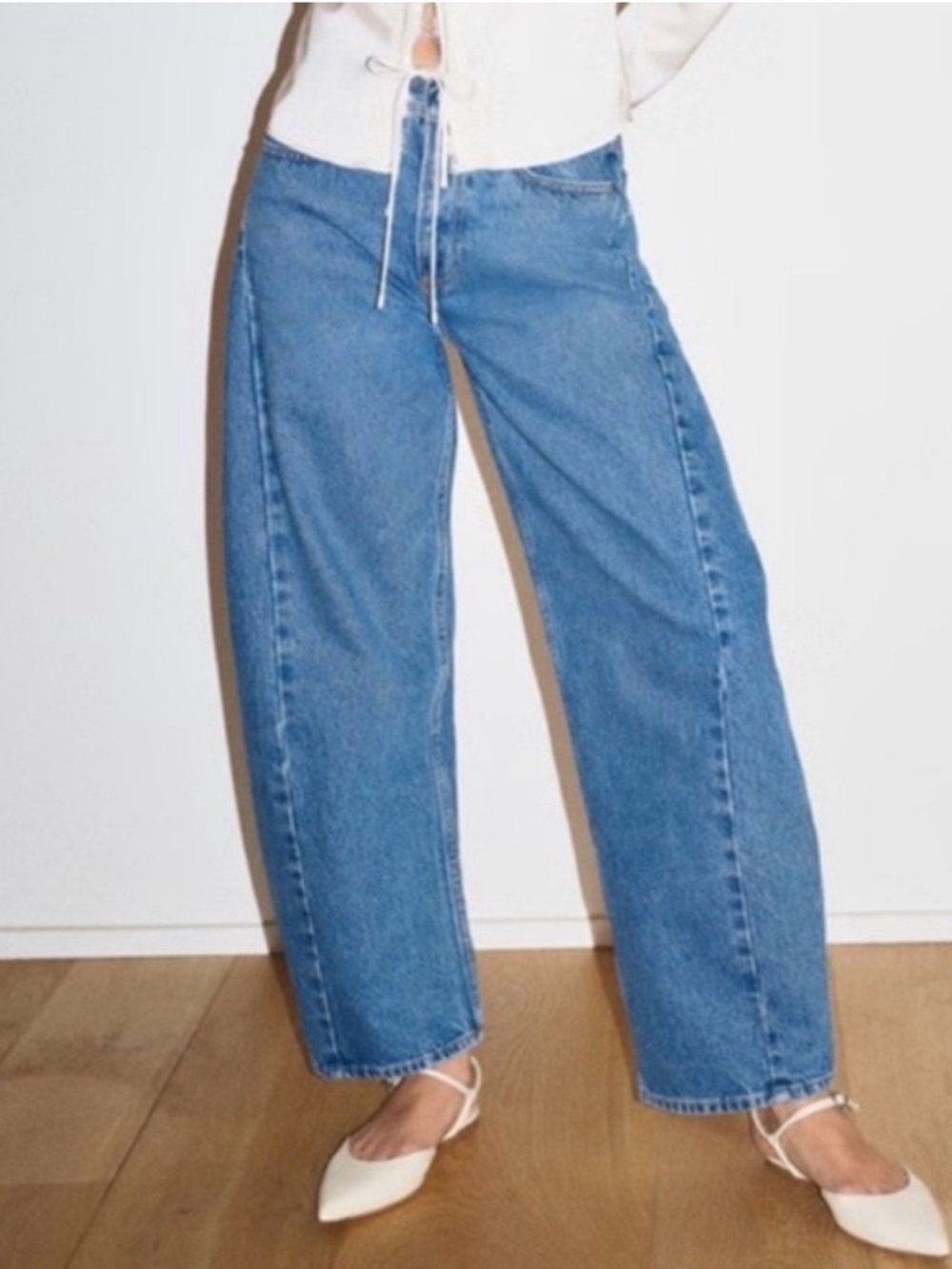 Abercrombie & Fitch The Mid
Rise Barrel Jean 30/10